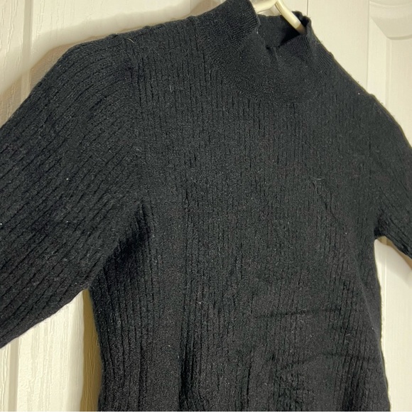 Halston black 100% extra fine Merino wool mock neck short sleeve sweater small - Picture 3 of 9